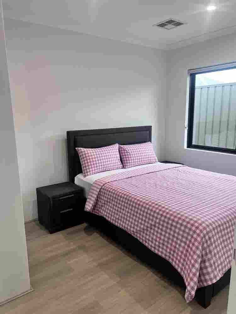 *Room for Rent in East Cannington*