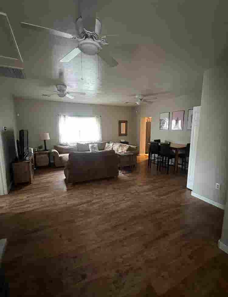 Looking for female student roomate!