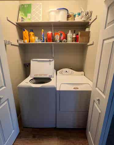 Looking for female student roomate!