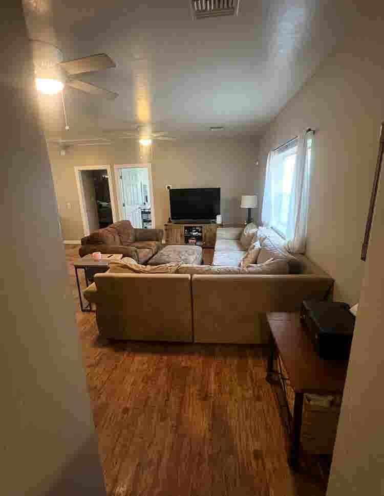 Looking for female student roomate!