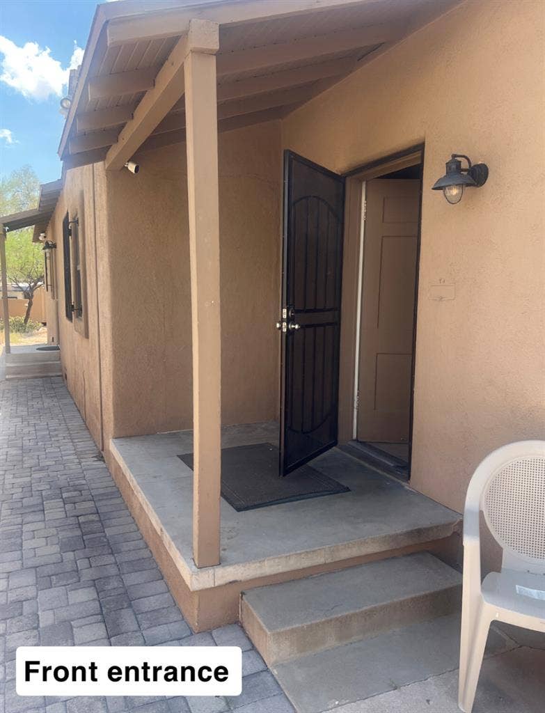 Looking for female student roomate!