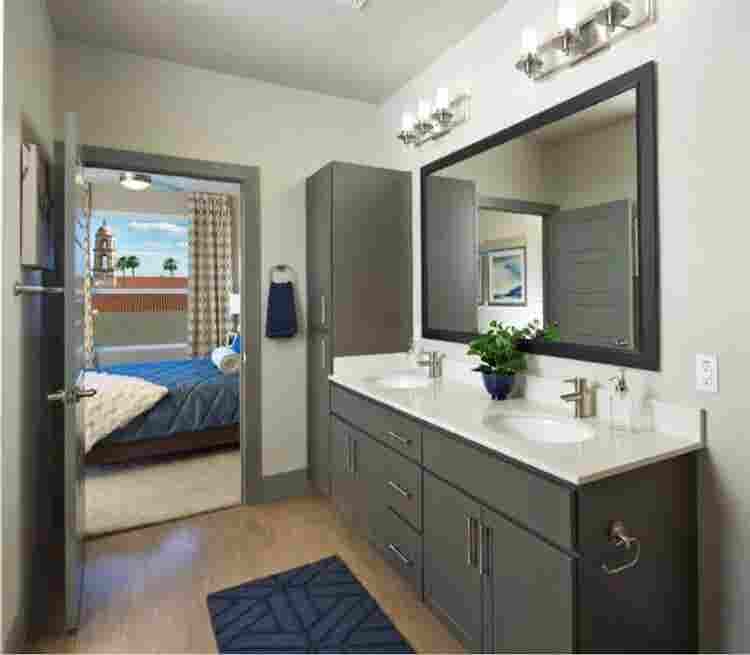 Master Bedroom with en-suite bath