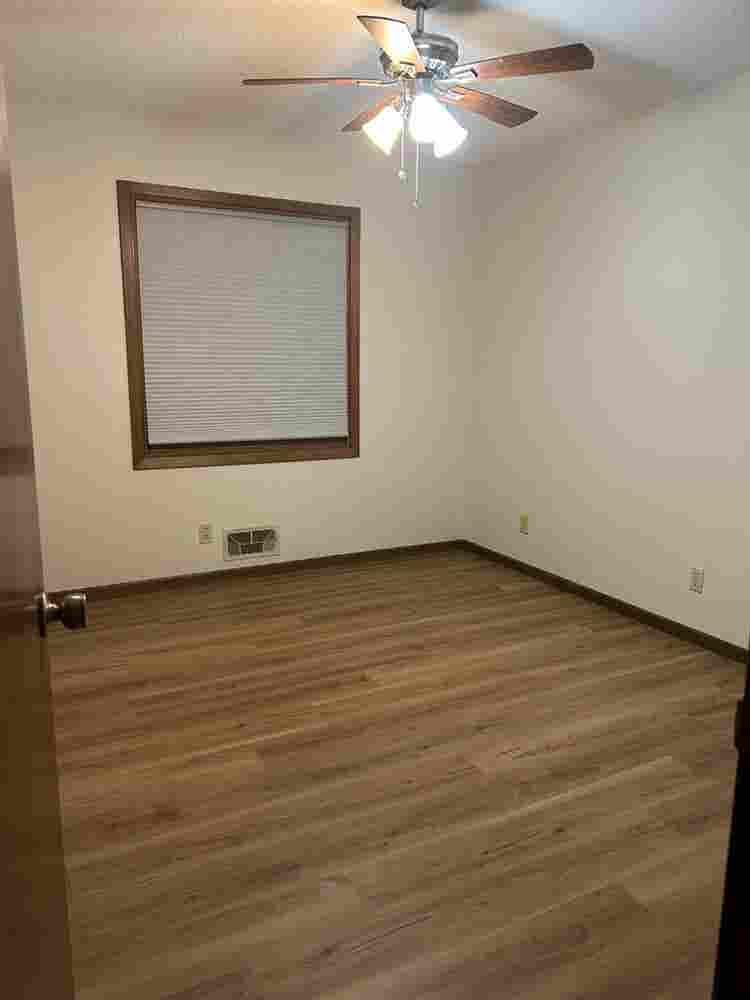 Seeking roommate for Eagan, MN