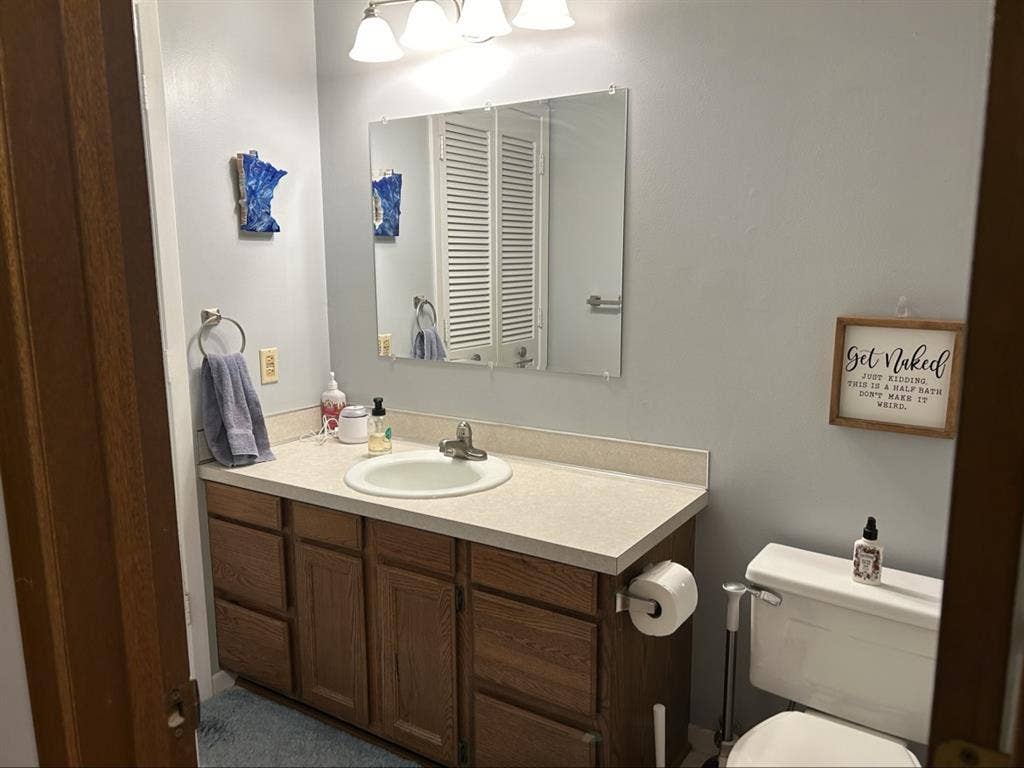 Seeking roommate for Eagan, MN