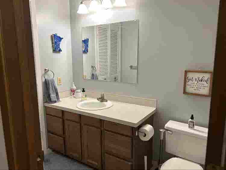 Seeking roommate for Eagan, MN