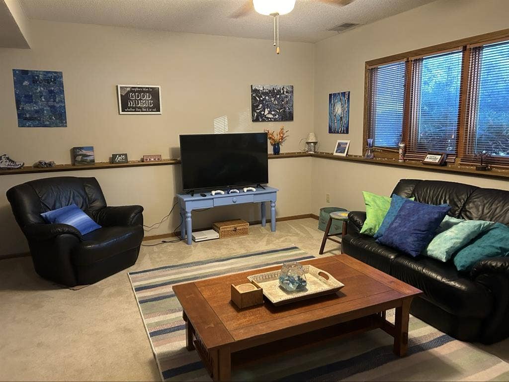 Seeking roommate for Eagan, MN