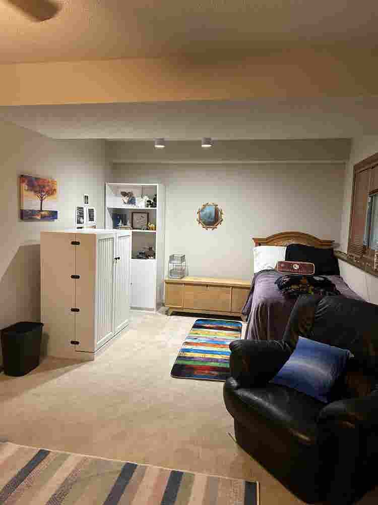 Seeking roommate for Eagan, MN