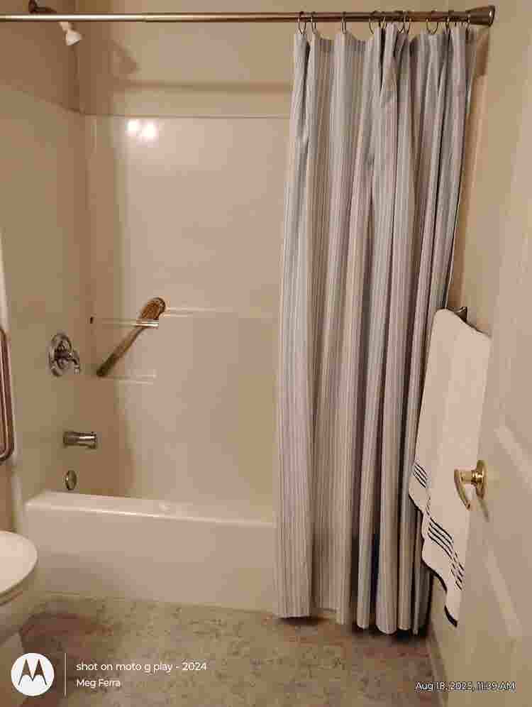 1 BEDROOM/ PRIVATE FULL BATH