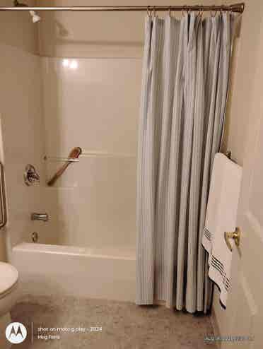 1 BEDROOM/ PRIVATE FULL BATH