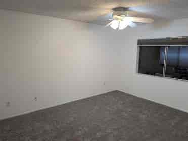 BIG BEDROOM GARAGE PRIVATE BATHROOM