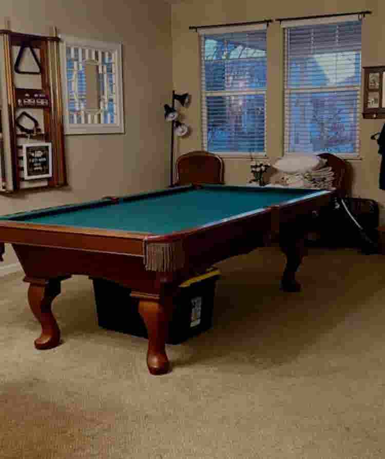Oakley Room available Sept