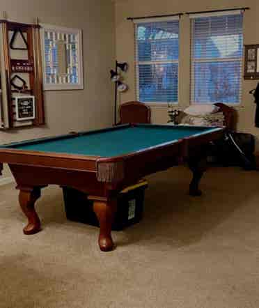 Oakley Room available Sept