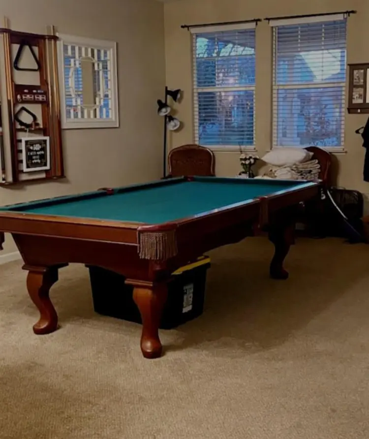 Oakley Room available Sept