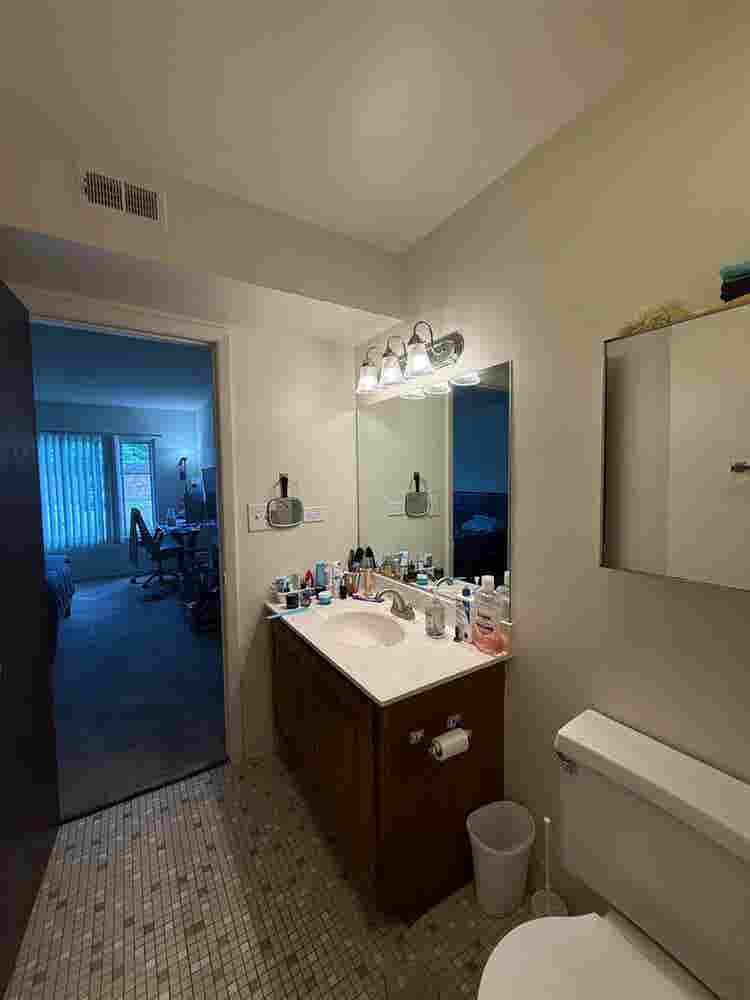 Looking For Roommate