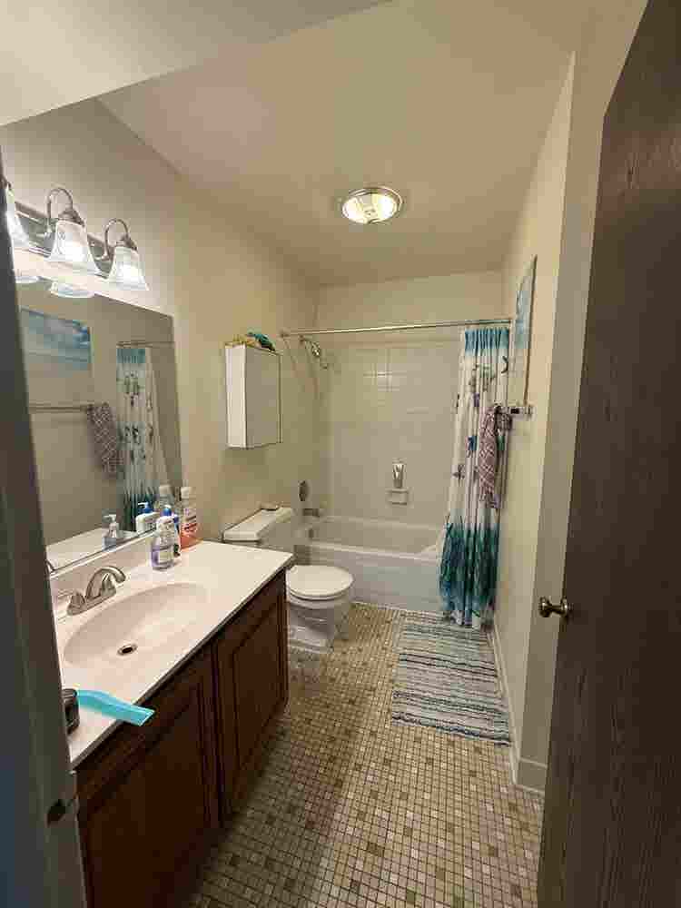 Looking For Roommate