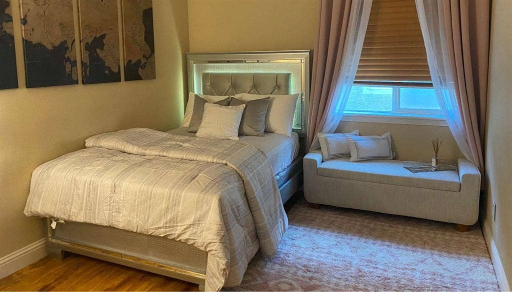 Furnished room in shared house