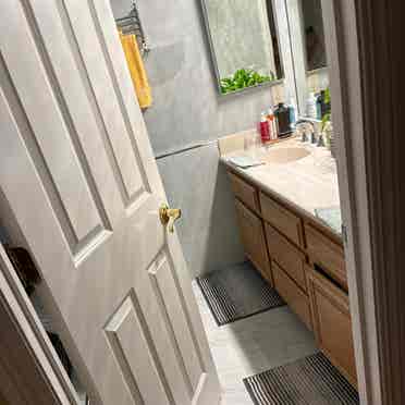 Furnished room in shared house