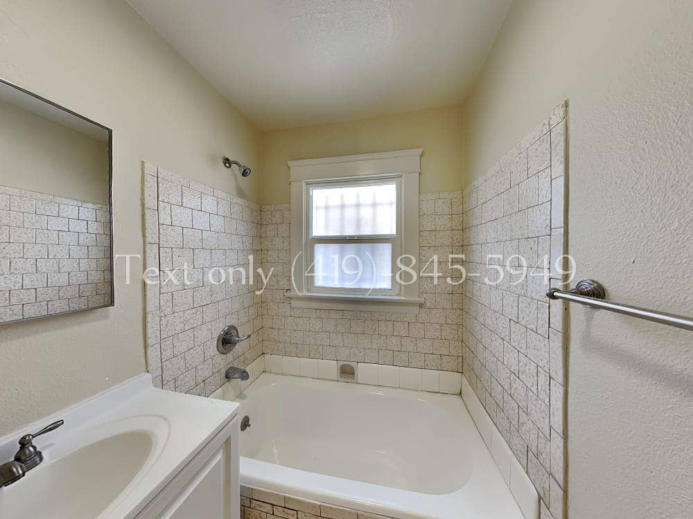 I have 2 rooms available for rent.