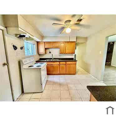 - House - SECTION 8 ELIGIBLE