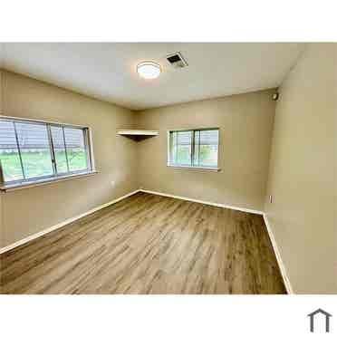 - House - SECTION 8 ELIGIBLE