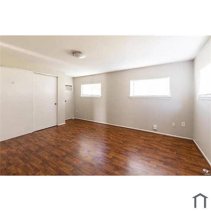 - House - SECTION 8 ELIGIBLE