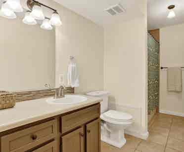 Arvada Condo Room for Rent.