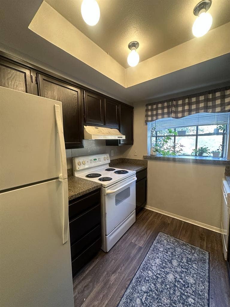 Lease takeover in Addison!