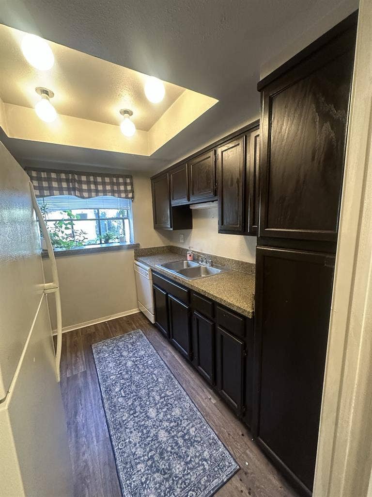 Lease takeover in Addison!