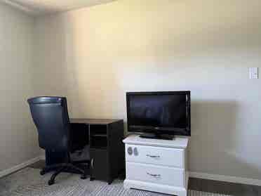 Furnished - 1 bdrm, shared bathroom