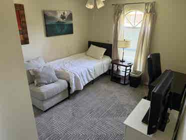 Furnished - 1 bdrm, shared bathroom