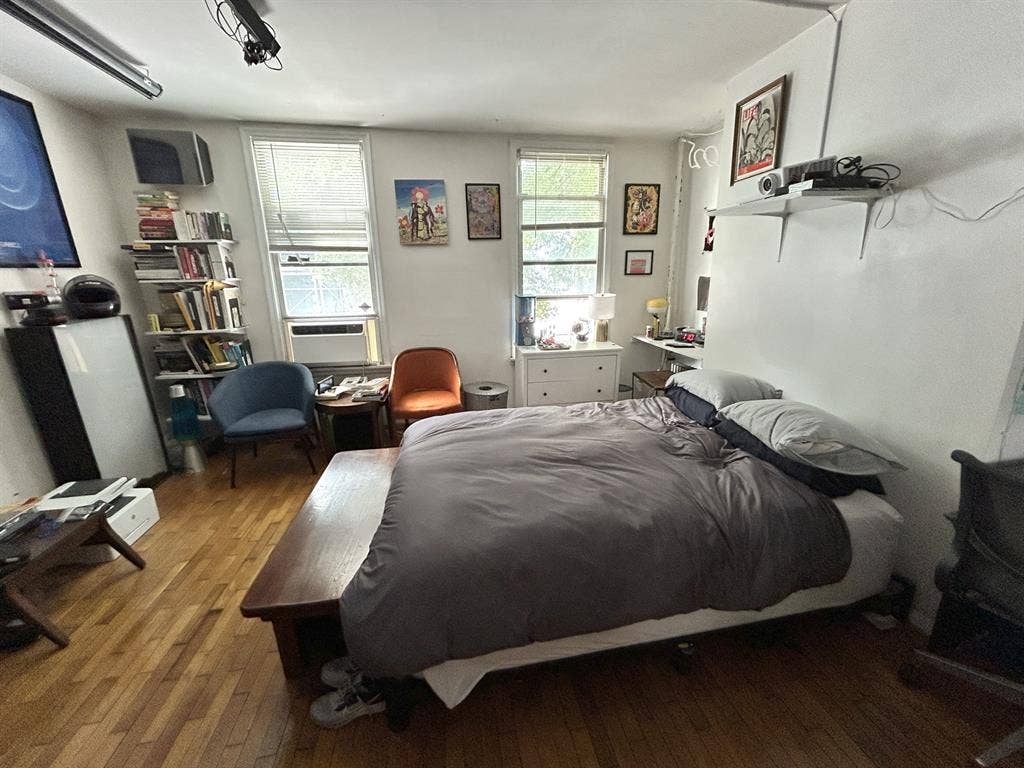 Large Room w/ Bathroom Near L Train