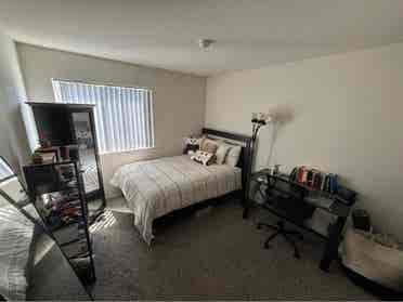 Looking for Roommate