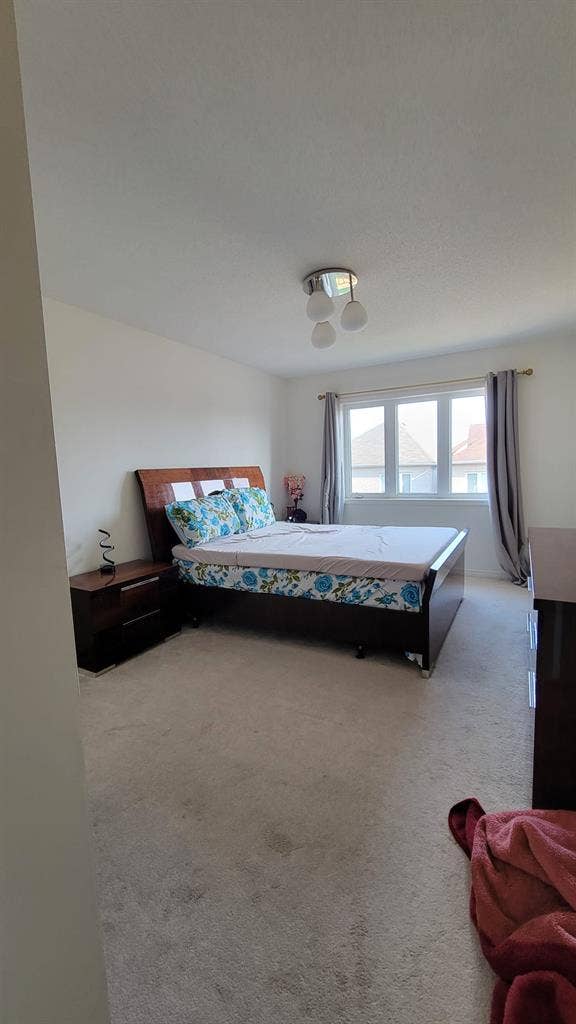 Room for rent Ajax Private/Sharing