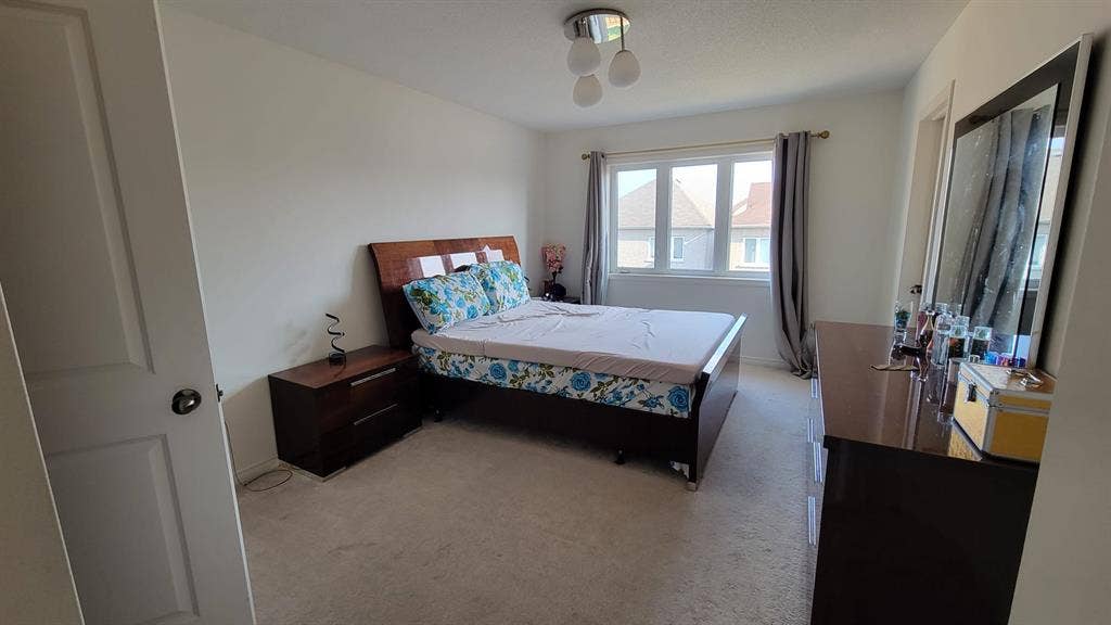 Room for rent Ajax Private/Sharing