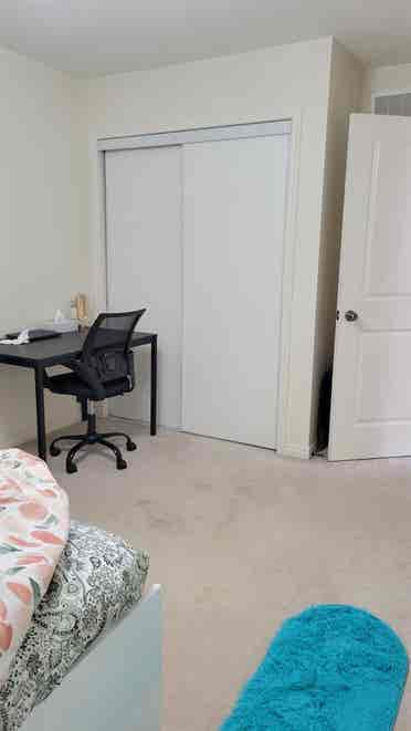 Room for rent Ajax Private/Sharing