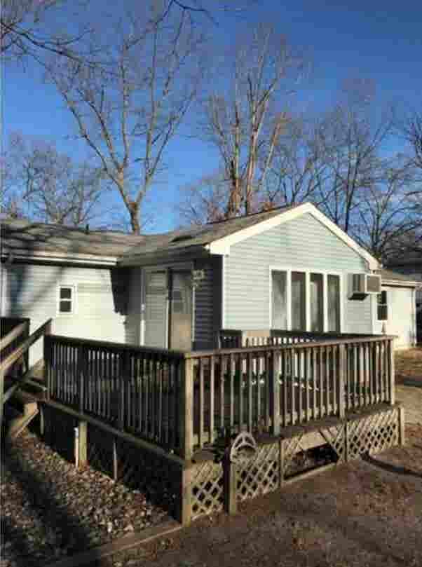 2 rms, woodsy neighborhood w lake