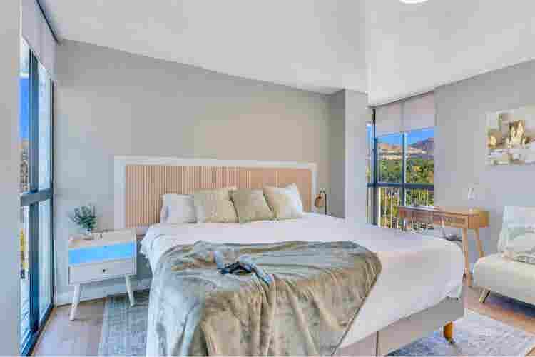 Roomate: Downtown
 by U furnished
