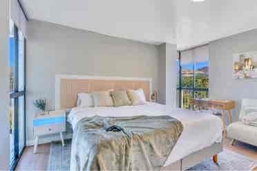 Roomate: Downtown
 by U furnished
