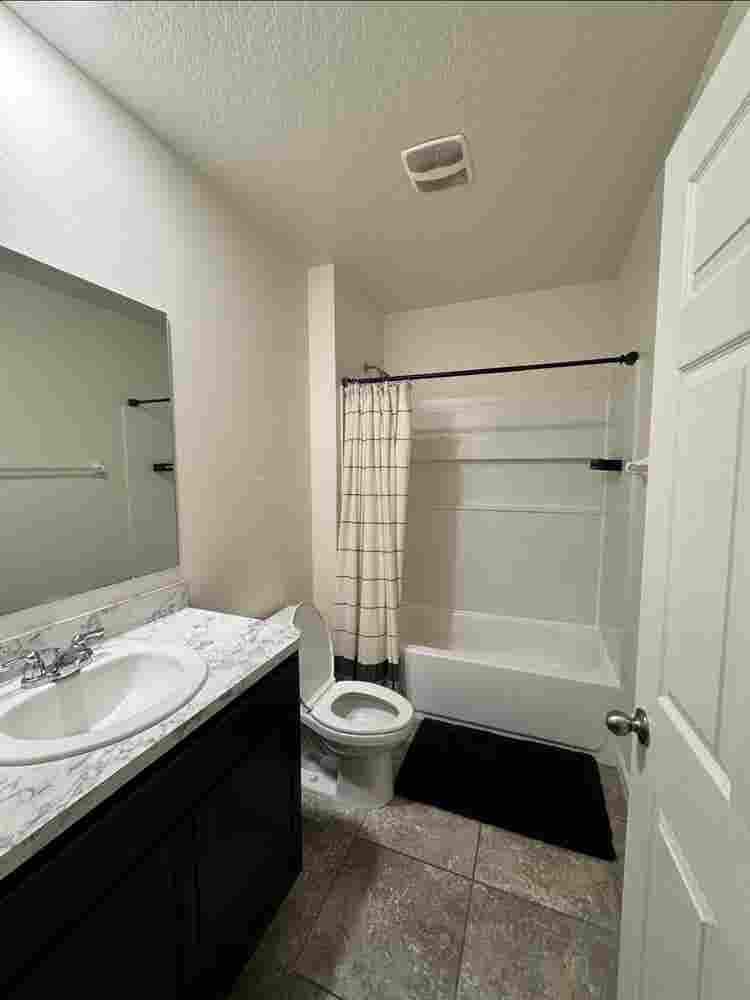 Room Available Now in SE Palm Bay