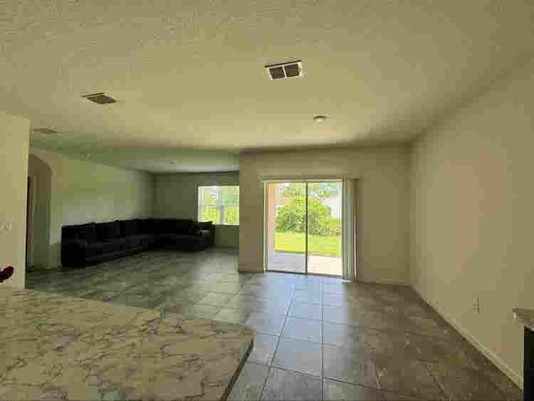 Room Available Now in SE Palm Bay
