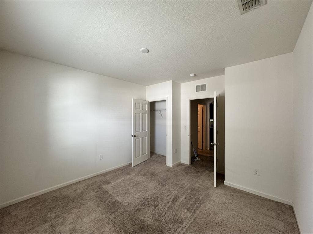 Room Available Now in SE Palm Bay