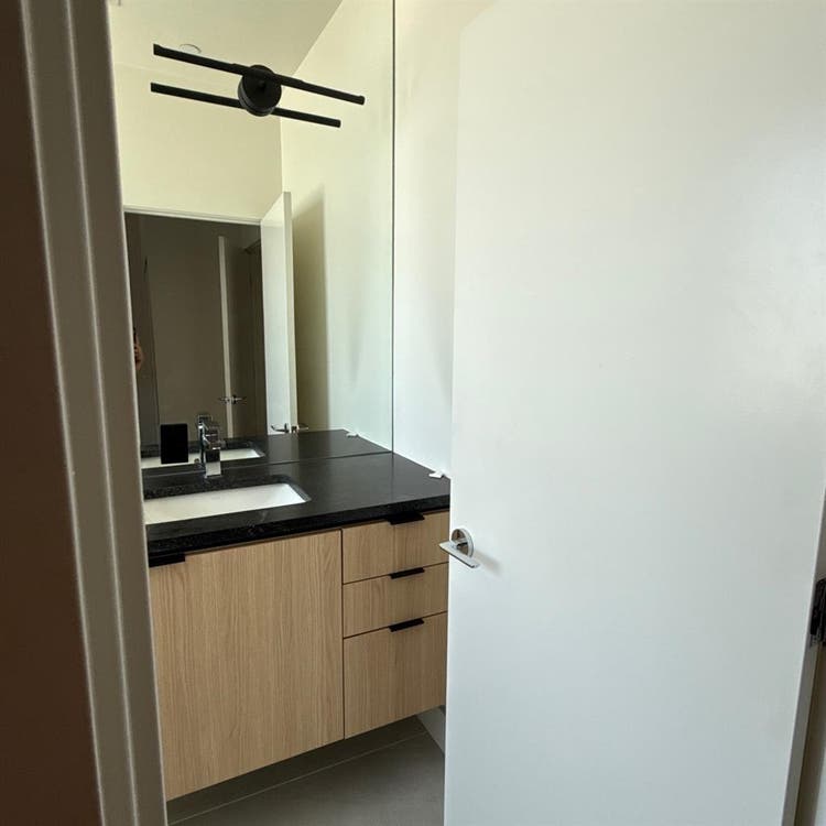Gorgeous Room/Bathroomm