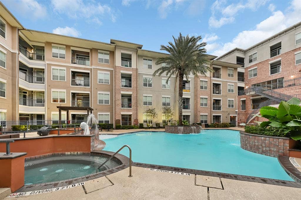 Furnished BA w/Pool & Gym