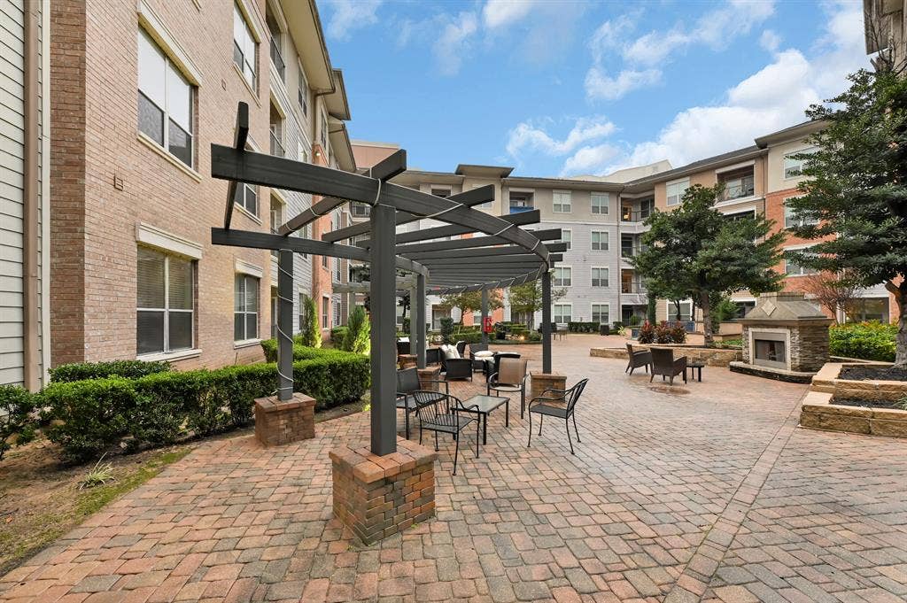 Furnished BA w/Pool & Gym