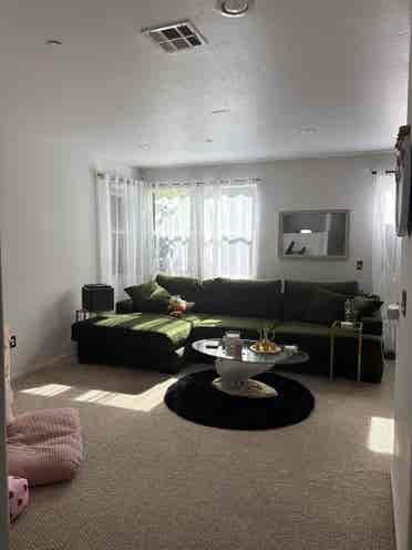 Hi female home, two rooms available