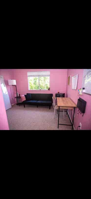 Hi female home, two rooms available