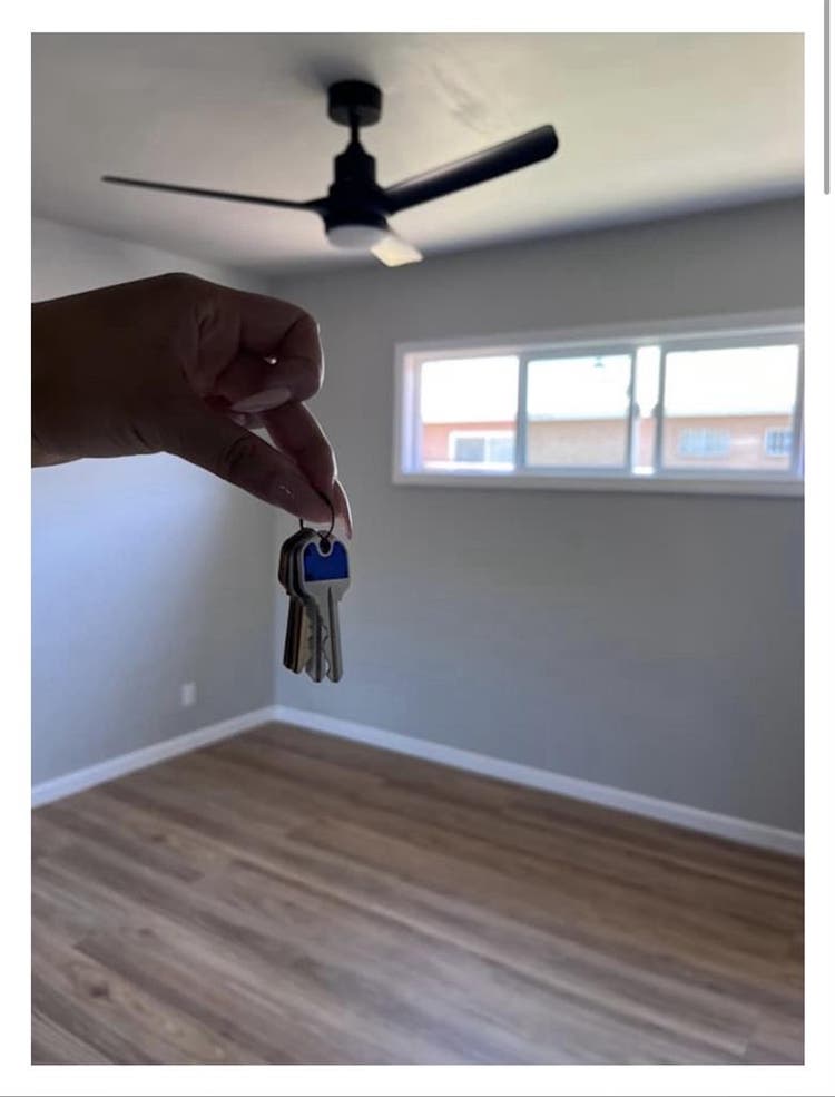 Looking for female roommate