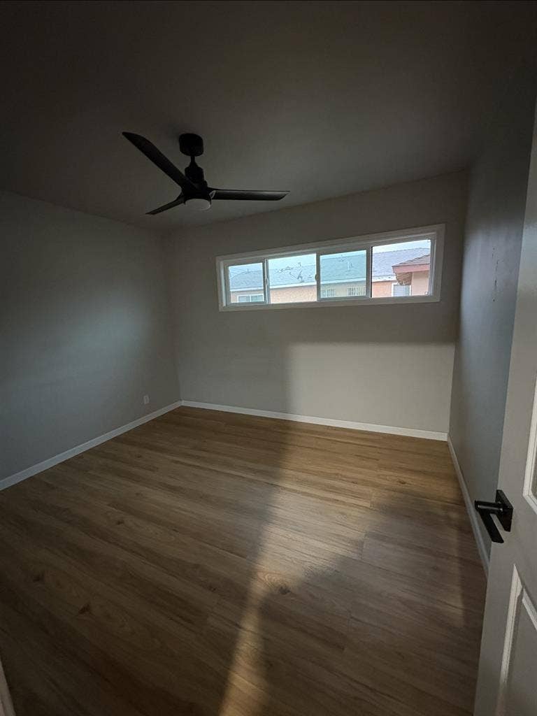 Looking for female roommate