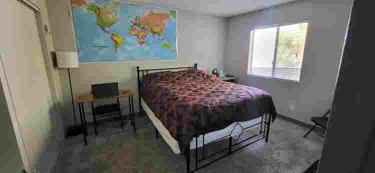 Spacious Room Available Female Only