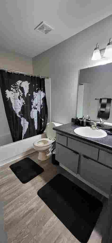 Spacious Room Available Female Only